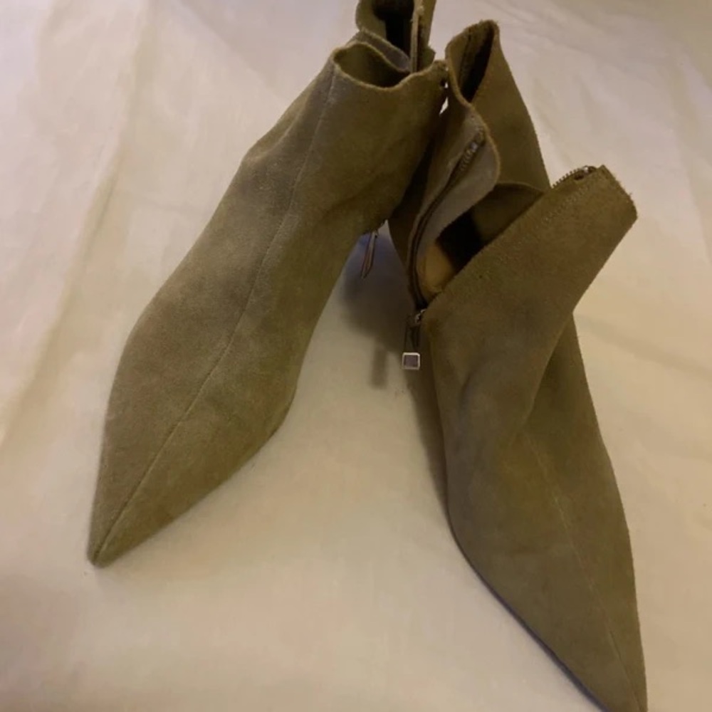 Zara Women's Heeled Boots in Olive Suede